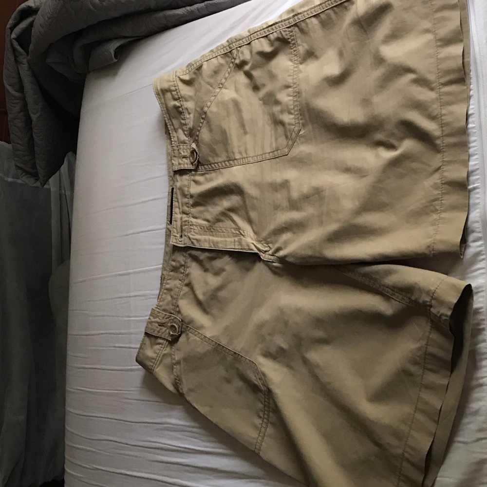 Classic Women’s Khaki Lightweight Shorts